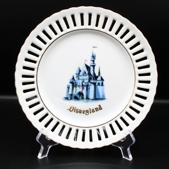 Vintage Porcelain Disneyland Plate Sleeping Beauty Castle 1970s Collectible - Picture 1 of 5
